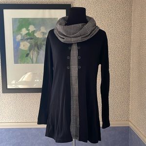 Ladies, long sleeve black tunic top